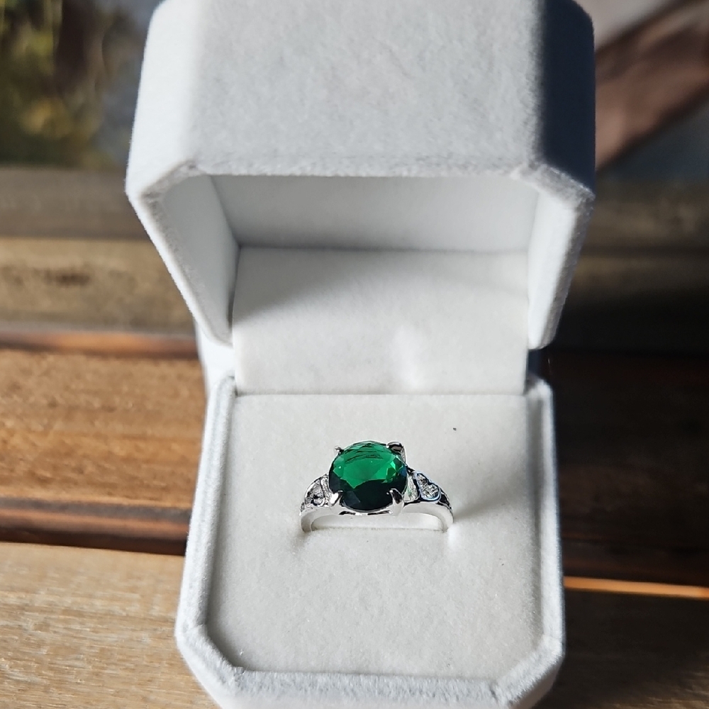 Elegant Silver Ring with A Tarus Dark Green Gemstone, Size 7.5mm